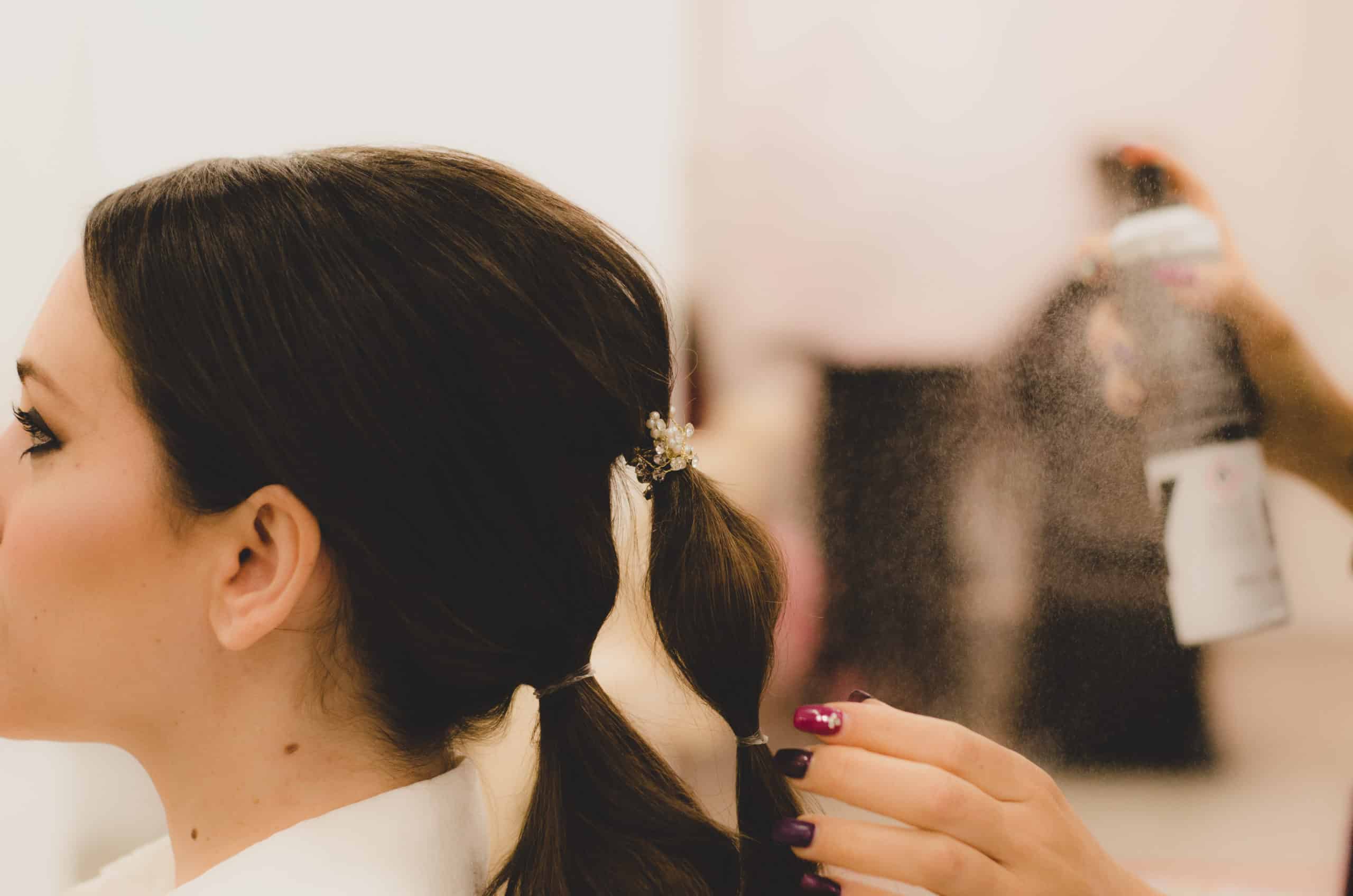 Coleta con tocado para novias