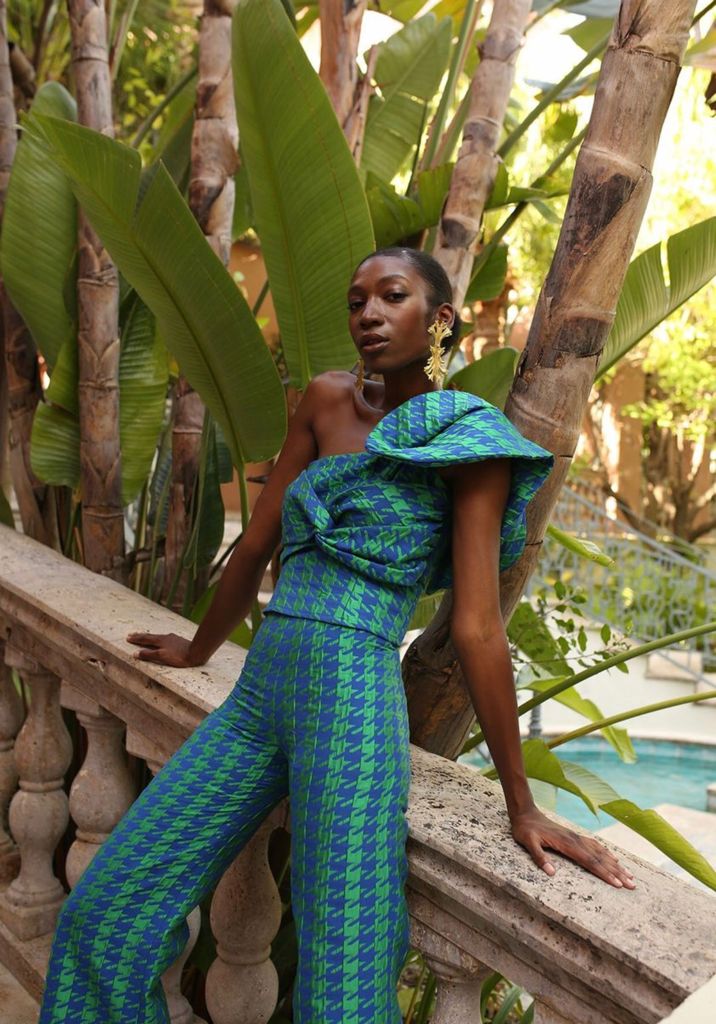 Una selección de total looks para invitadas de boda