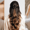 Trenza sencilla, semirecogido con ondas y coleta con estrellas